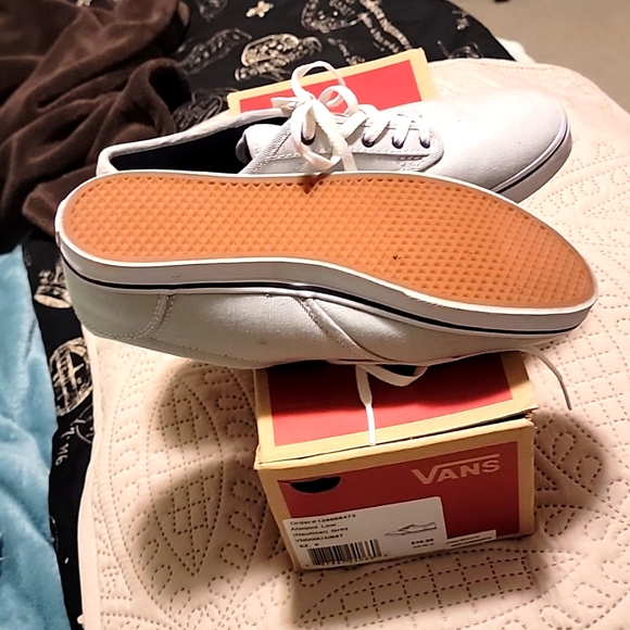 VANS - Picture 3 of 5